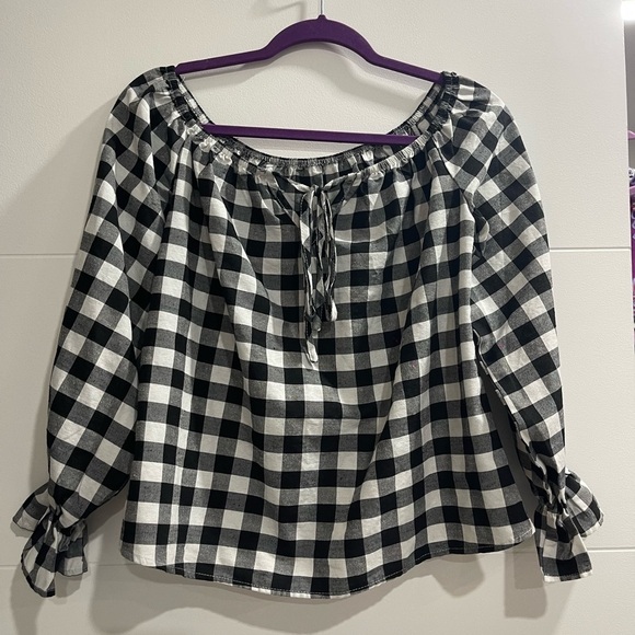 Off the shoulder long sleeve very unique style - Picture 1 of 4